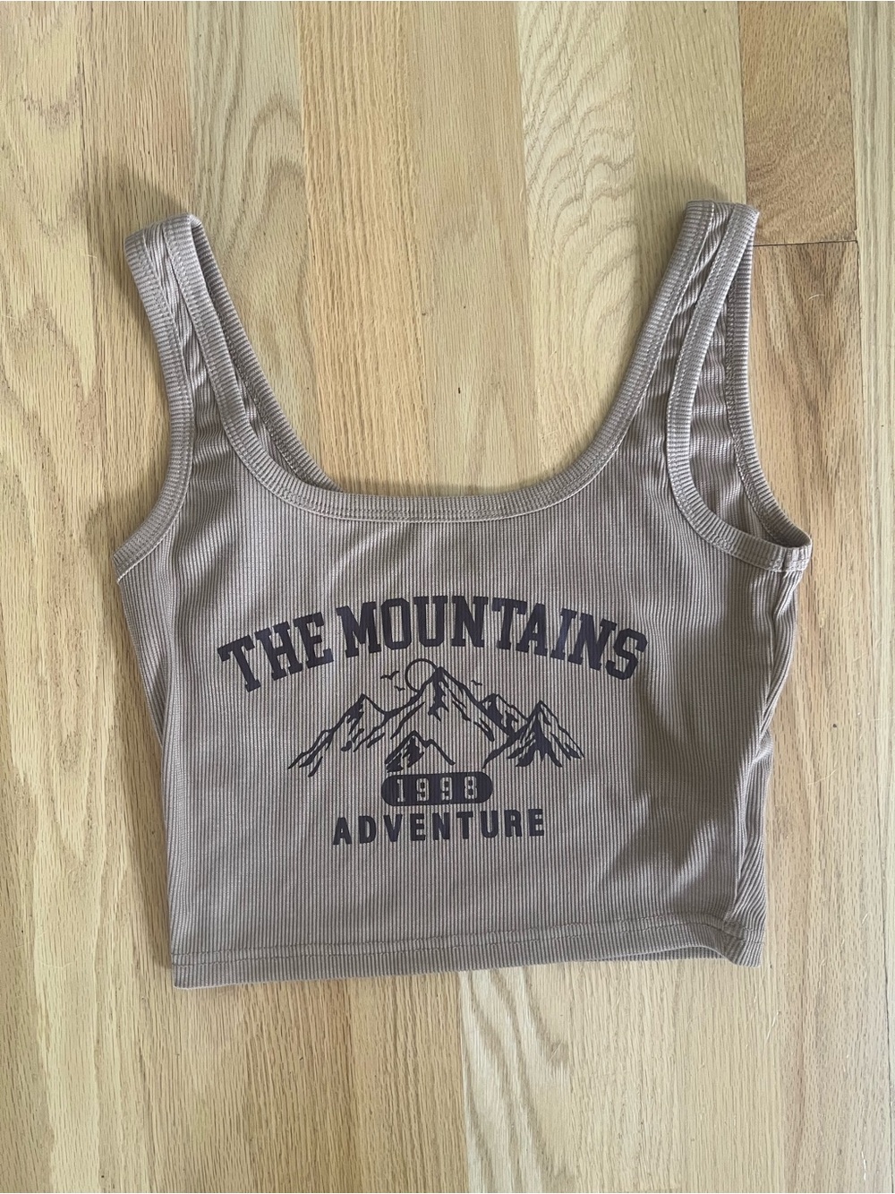 Ribbed Crop Tank Top "The Mountains" - Taupe with Brown Print